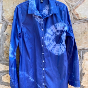 Upcycled Eddie Bauer women’s tall large Sky blue tie-dye long sleeve button down shirt