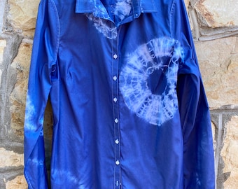 Upcycled Eddie Bauer women’s tall large Sky blue tie-dye long sleeve button down shirt