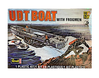 UDT Boat with Frogmen 1/35 Plastic Model Kit by Revell #85-0313