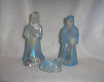 Solid glass press paper 8x5x5 cm with 3D engraved shepherd with sheep over the shoulders