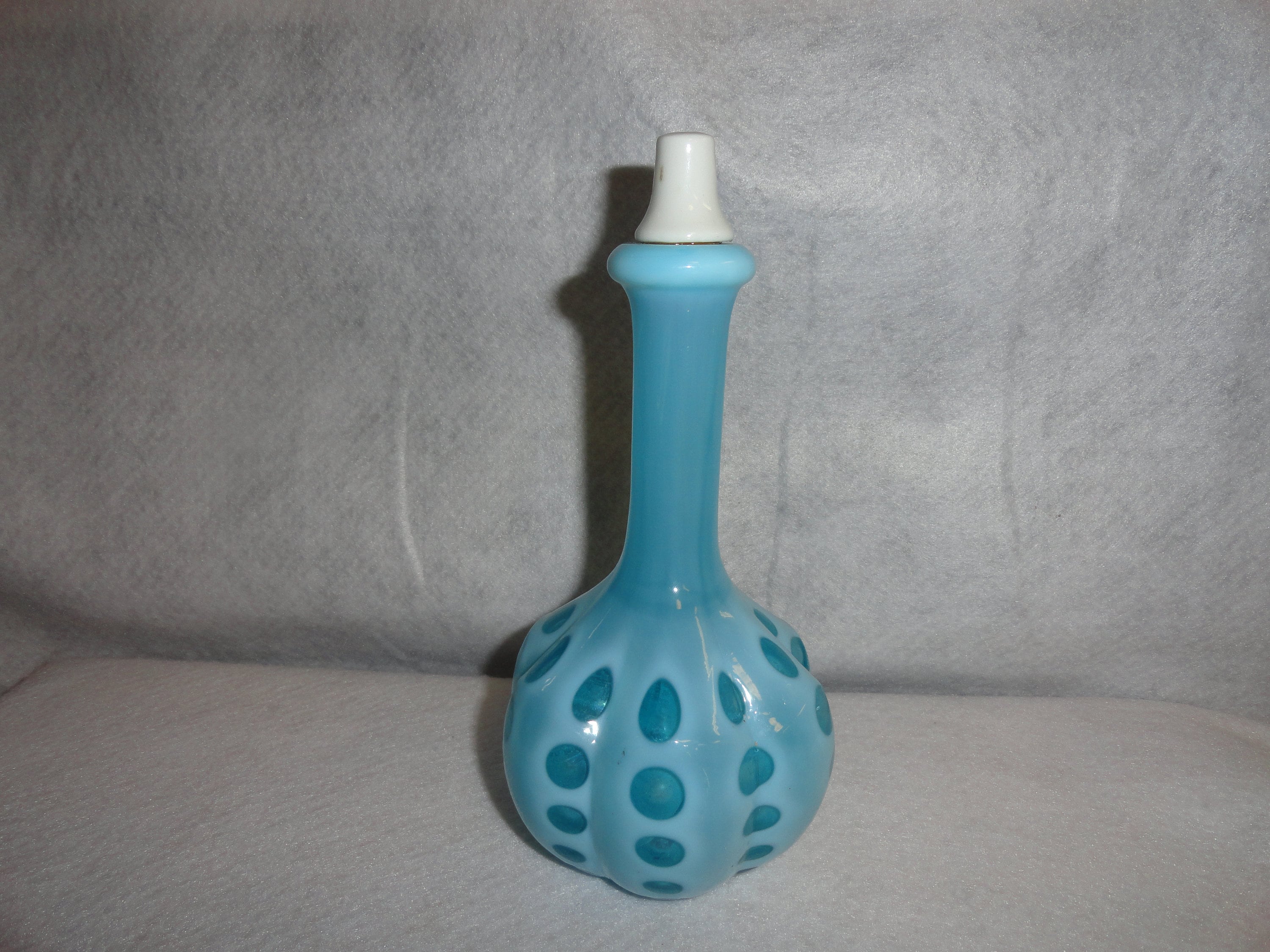 ビンテージ　フェントン　ガラス　ブルーオパールセント　コインドット　花瓶 Vintage Fenton Blue Opalescent Coin Dot Barber Bottle - Etsy