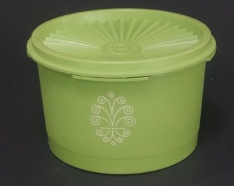 Vintage Small Tupperware 1297-12 Servalier Grenn/Avocado Canister With Lid.