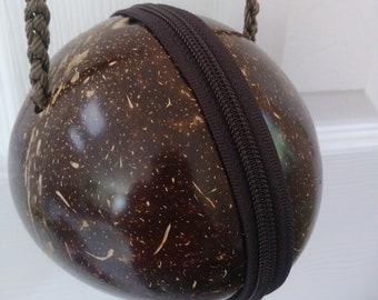 Vintage Coconut Purse ~ Hand bag ~ Made of coconut shell ~ Beach Bag ~ Summer Bag