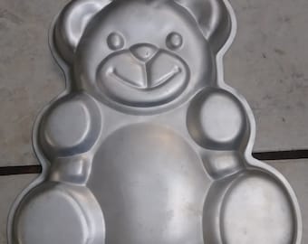 REDUCED **Vintage Wilton Aluminum Cake Pan ~ Baking Mold ~ Bears ~  Bear Mold ~ Teddy Bear Mold ~ Care Bears Mold Pan ***LAST ONE***