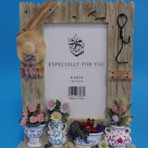 Rustic Country Resin Photo Frame with Flowers, 4x6&quot; — Shabby Chic Decor - Garden Cottage Charm