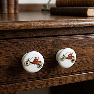 Pomelli per cassetti in porcellana vintage a forma di auto, set da 2