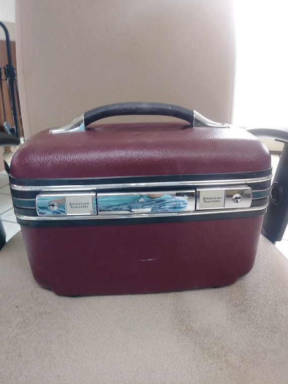 Vintage 1970's American Tourister Escort Train Cas