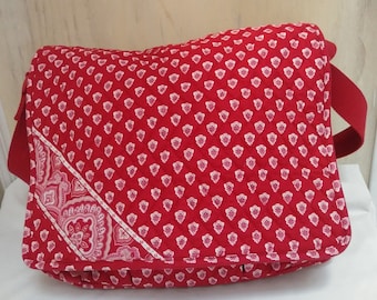 Vera Bradley Messenger in Floral Red Very Pretty Discontinued Pattern! Large Messenger Bag // Made in USA //  11 1/2" H x 14 1/2" L x 4" D