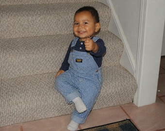 Tutina per neonati OshKosh (XL12) Mesi, blu, bianca a righe, in denim, per bambini piccoli