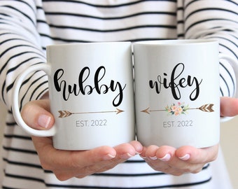 SET Hubby and Wifey Gold Arrows With Pink Flowers Personalized Mugs