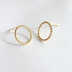 Twisted circle stud earrings 925