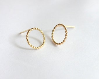 Twisted circle stud earrings 925