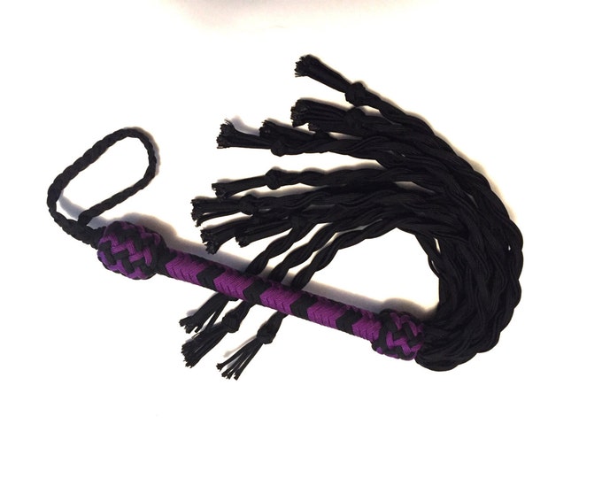 Small Nylon Flogger w/Twisted Falls