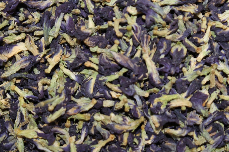 May include: Dried blue butterfly pea flowers, also known as blue pea flowers, are a natural food coloring and herbal tea ingredient. The flowers are a vibrant blue color and have a slightly sweet taste.