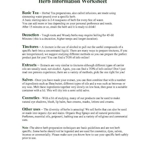 Op de afbeelding: Een wit werkblad getiteld "Herb Information Worksheet" met tekst die kruidenthee, afkooksel, tincturen, extracten, zalven, cosmetica en andere toepassingen beschrijft. De tekst geeft instructies en informatie over kruidenbereiding.