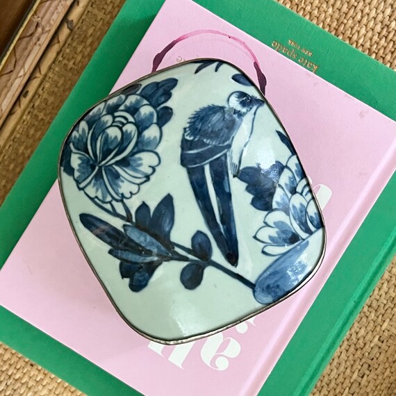 XL Chinese Porcelain Shard Box blue and white Bir… - image 3