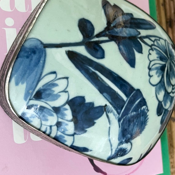 XL Chinese Porcelain Shard Box blue and white Bir… - image 8