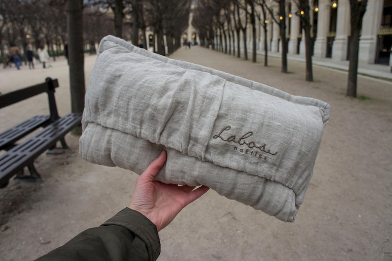 The ideal gift for a traveler in your life, this road cushion ensures comfort wherever the journey may take them.