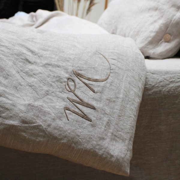 Housse de couette monogramme. Housses de couette ou d'oreiller en lin ramolli européen avec initiales brodées. Mariage personnalisé, cadeau d'anniversaire.