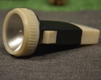 Iluminación de plástico de bolsillo - proyector negro vintage - linterna Flashight - linterna retro - mini linterna - cargas a 220 voltios