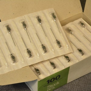 Syringe Needles in Original Box - Set of 100 - Steel medical needles - Vintage medical needles - Surgeon Collectible - Nurses Tools