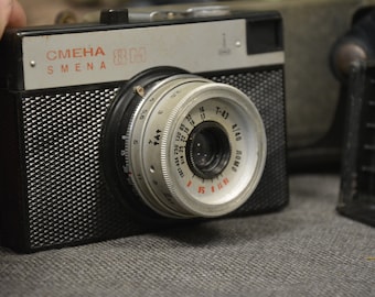 Vintage rara fotocamera sovietica SMENA 8 fotocamera sovietica Fotocamera vintage Custodia in pelle nera Vecchia fotocamera a pellicola da 35 mm funzionante Lavoro