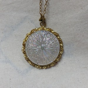 Glass purple medallion - Vintage Medallion - Metal Medallion - Vintage Pendant -  Pendant with chain - Gift Idea - Golden medallion