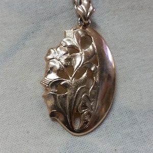 Flowers Medallion - Vintage Medallion - Metal Golden Medallion - Vintage Pendant -  Pendant with Stones - Gift Idea - Ladies Medallion