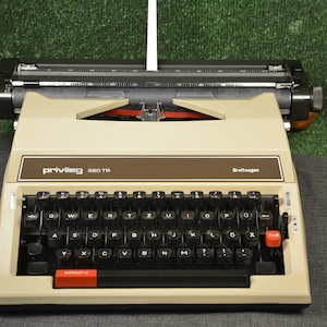 Typewriter Privileg 320 TR Breitwagen - With Hard Case - Vintage Typewriter - White Typewriter - Manual Retro Typewriter - Work typewriter