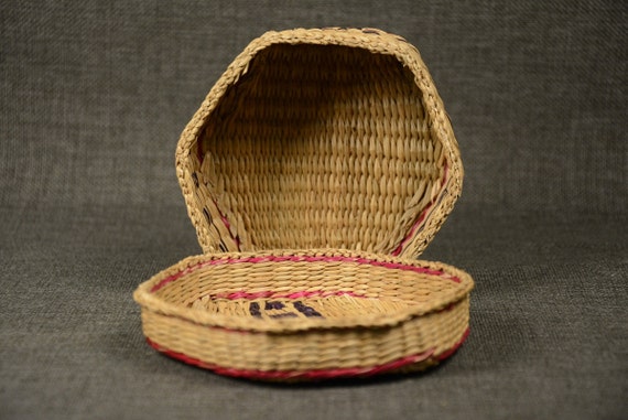 Straw jewelry basket Trinket basket Woven straw basket 