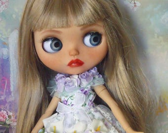 Custom Blythe doll tan skin sleepy eyes by Daniela Mar