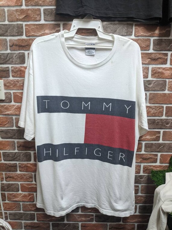 tommy hilfiger big logo t shirt