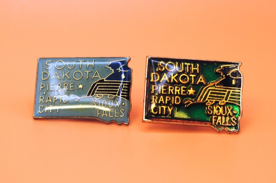 South Dakota Vintage Enamel Lapel Pin USA - image 2