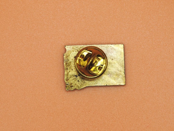 South Dakota Vintage Enamel Lapel Pin USA - image 4