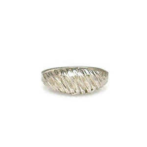 Dome Ring Uncas Ring Silver Plated Diamond Cut Size 6 Vintage UNR04