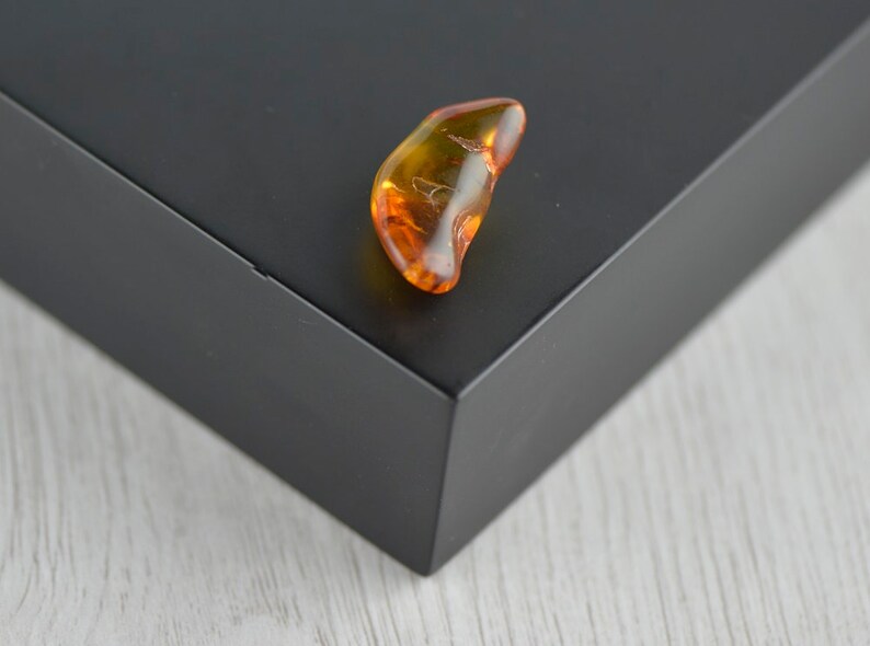 nn04 Amber stone Honey color amber 3,4 grams 1 piece Natural amber piece