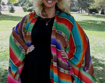 Fleece ruana (omslagdoek) met felle pijlenprint, twee maten voor volwassenen en tieners, wasbaar, gemaakt in Santa Fe, Nieuw-Zeeland