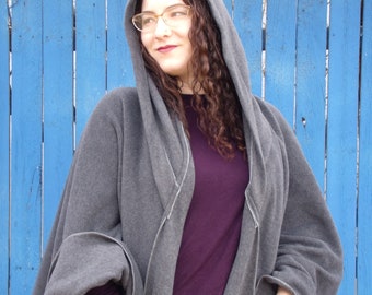 Houtskoolfleece Ruana met capuchon, twee maten, cadeaus voor vrouwen, cadeaus voor tieners, Made in Santa Fe, NM, houtskoolwrap, machinewasbaar