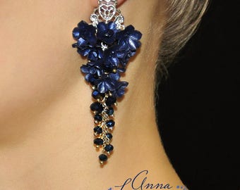 Boucles d'oreilles longues bleues avec fleurs Boucles d'oreilles florales bleu marine Boucles d'oreilles bleu marine Boucles d'oreilles pendantes bleues Boucles d'oreilles pendantes bleu marine