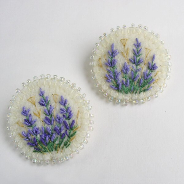 lavender brooch, felted brooch, hand embroidered brooch, embroiered flowers, wild flowers, broche, spilla fiore, fleurs brodées