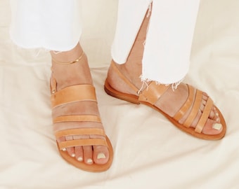 Sandales en cuir grecques faites main : chaussures plates minimalistes à brides et bride arrière