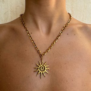 Statement Summer Sun Pendant Necklace, Gold Chunky Chain Necklace, Boho Summer Necklace, Large Pendant Necklace, Trend Beach Jewelry