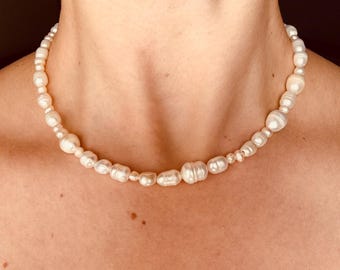 Ras de cou en perles d'eau douce faites main : collier style années 90