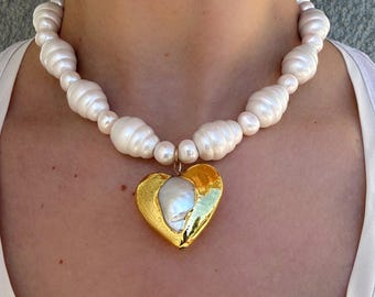 Collier tendance avec grosses perles : grand pendentif coeur en perles d'or