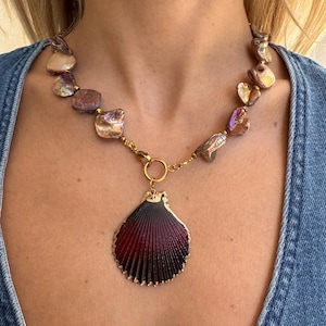 Chunky natural shell pendant necklace, Irregural shell beads necklace, Summer beach necklace