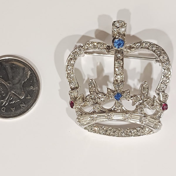 Vintage Costume Jewellery - Crown shaped Brooch - Keyes