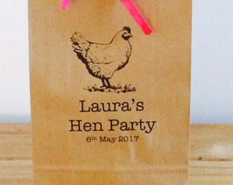 Bolsas de regalo personalizadas / Bolsas de regalo de papel de regalo de gallina con cinta. Boda / despedida de soltera / regalos GRATIS entrega en el Reino Unido