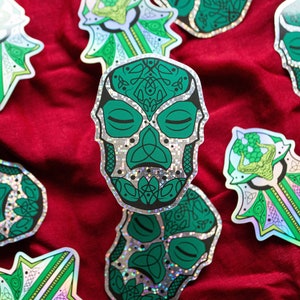 Dragon Priest Maske Holographisch Glitter Die Cut Vinyl-Aufkleber Skyrim Celtic Knotwork Gaming Gamer ESO Nord Spiralen Fantasy Elder RPG Him Her