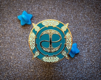 Celtic Relics: Heroes Guild Seal Hard Enamel Pin 1.5" Inches Gold Plated | Gaming Gamer Nerdy Knotwork Fable Gift 3 4 Knotwork Stocking Fill