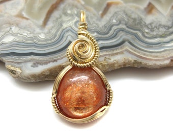 VIVID Indian Sunstone Pendant in 14k Gold Filled Wire -- Mirror-like reflection! Saturated color! See video!